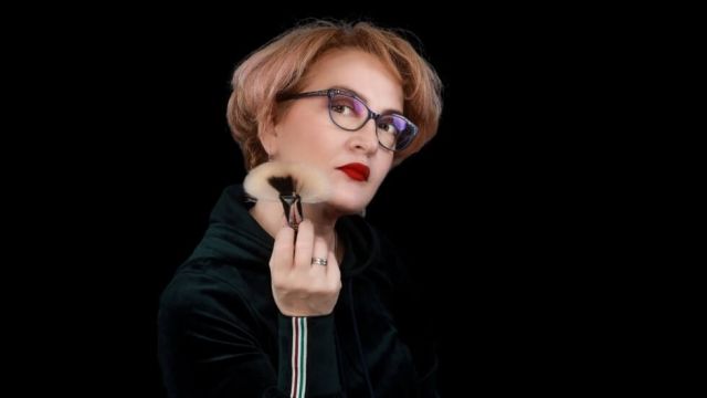 by Mirela Vescan - pentru Make-Up Artiști